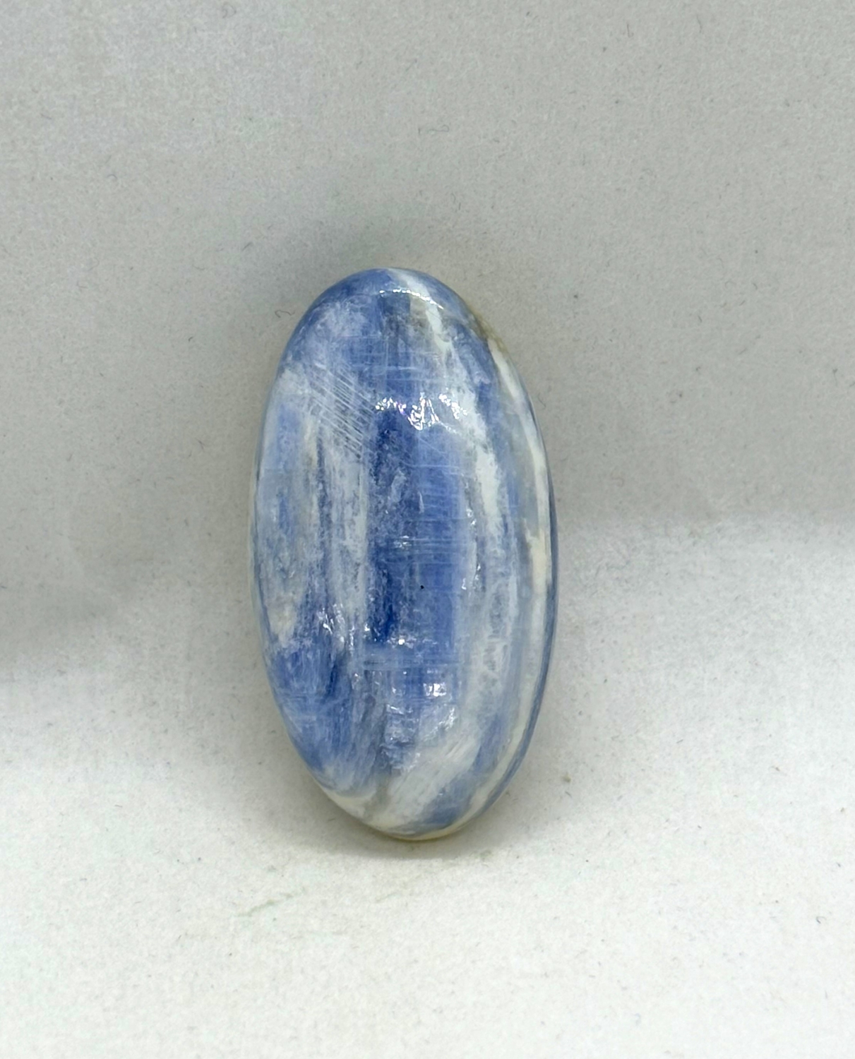 Cabochon Kyanit