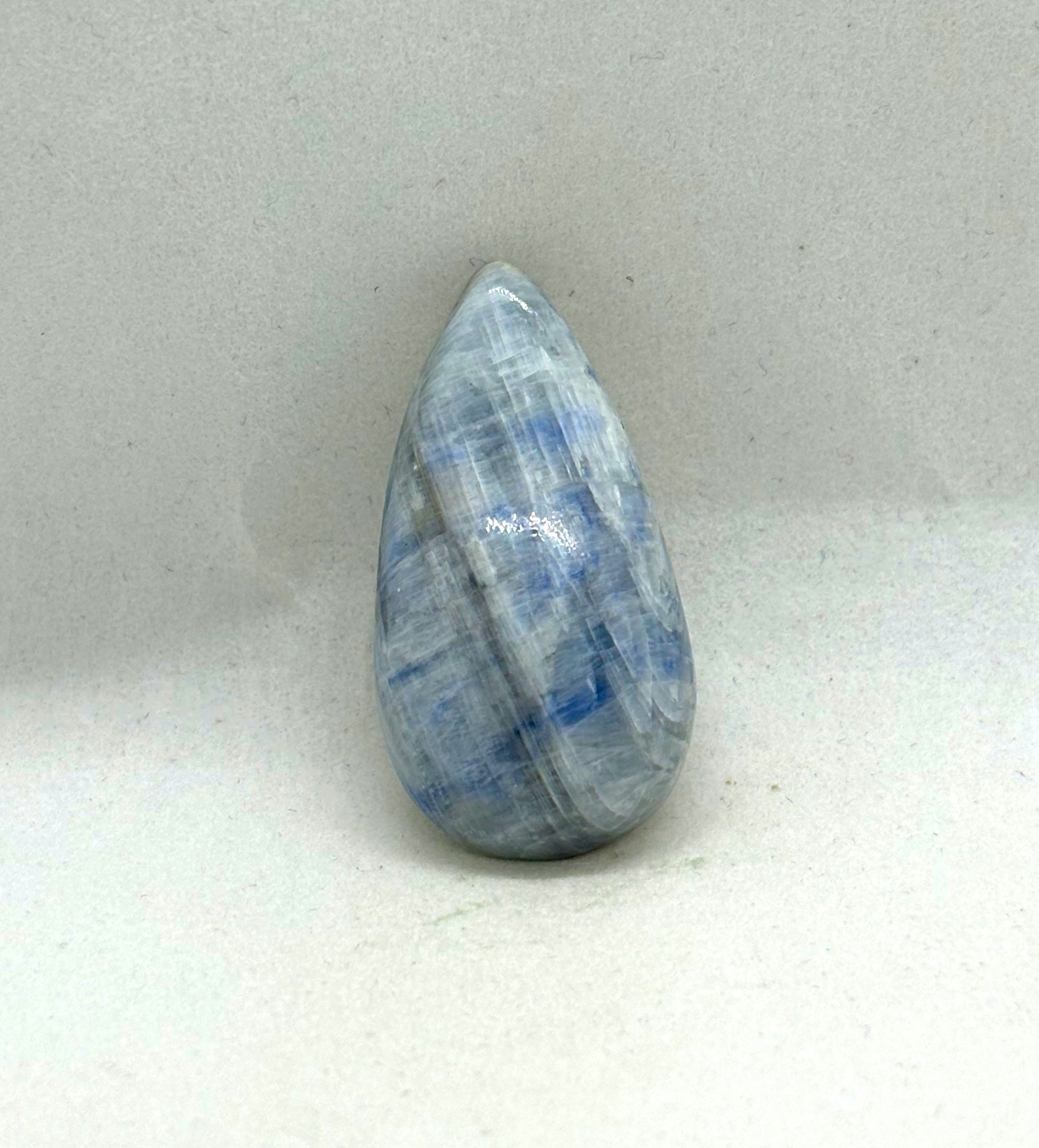 Cabochon Kyanit